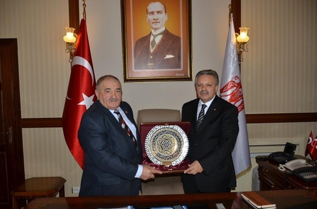 Ankara Erzincanlılar Derneği Başkanı Seçen\'den Vali Kahraman\'a Ziyaret
