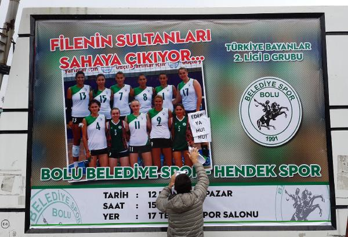 Bayan Voleyboycuların Mayoları Üzerine 'Edep ya Hu' Sansürü
