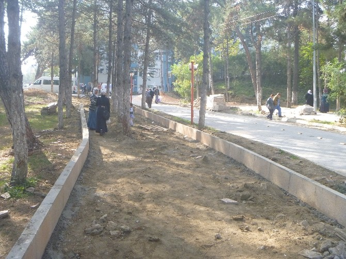 Bilecik Devlet Hastanesi Girişine Yeni Yaya Kaldırım Çalışmaları