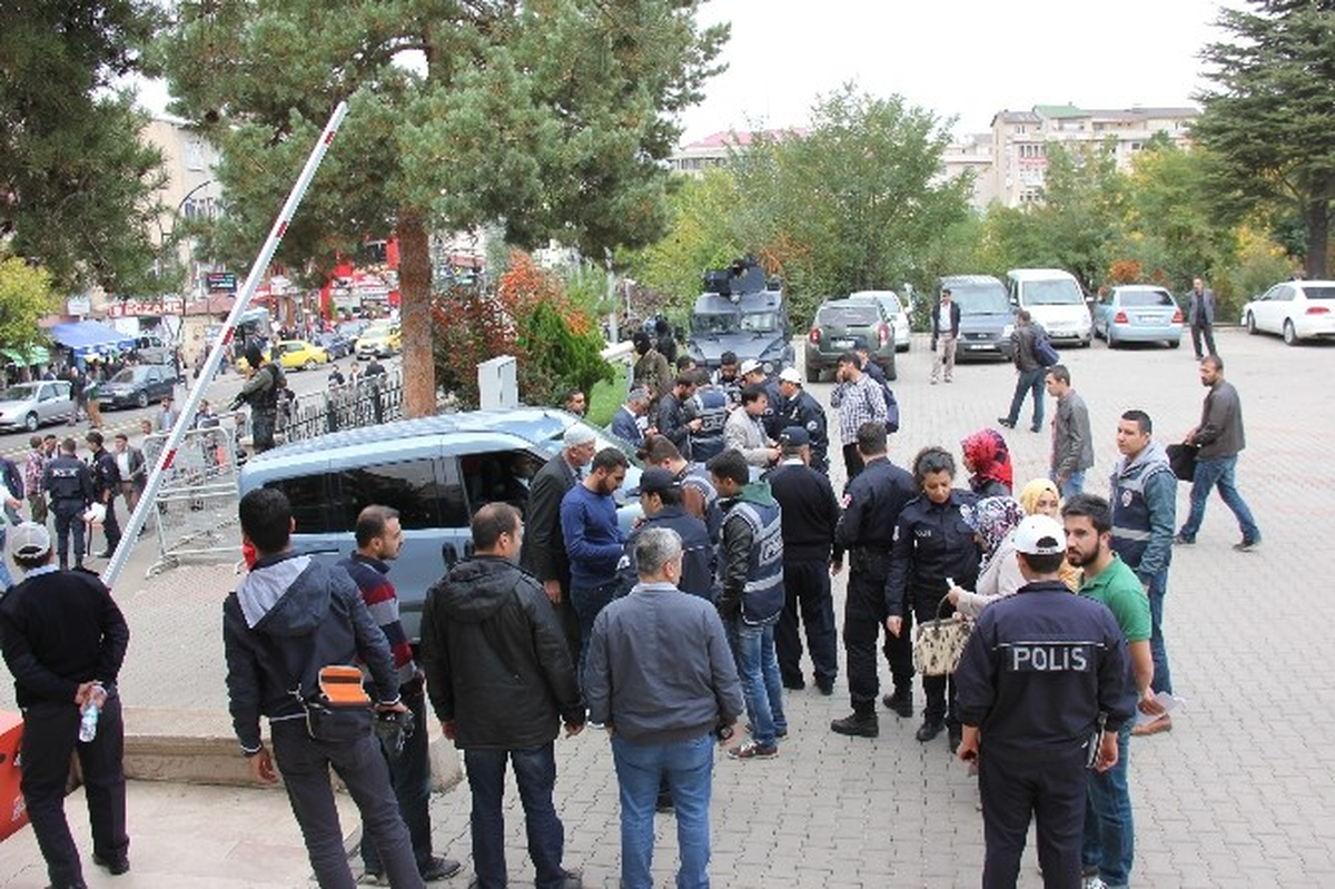 Bingöl\'deki Saldırı Olayının Şüphelileri Sağlık Kontrolünden Geçirildi