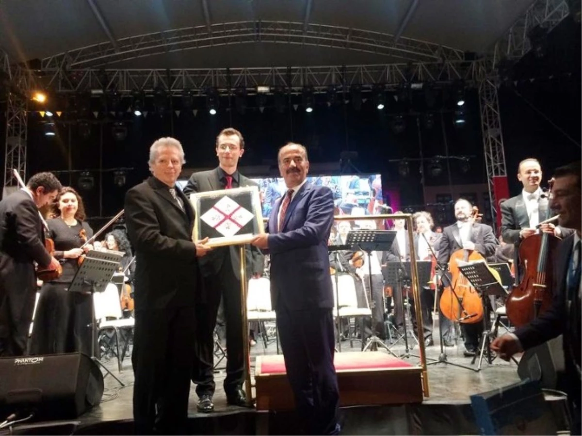Cumhurbaşkanlığı Senfoni Orkestrası Mudanya\'da İlk Konserini Verdi