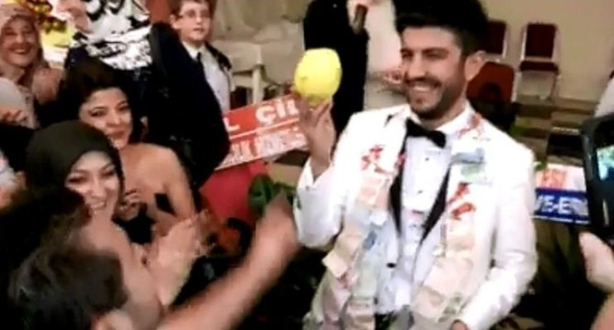 Bartın\'da Damadın Hediye Paketinden Ayva Çıktı