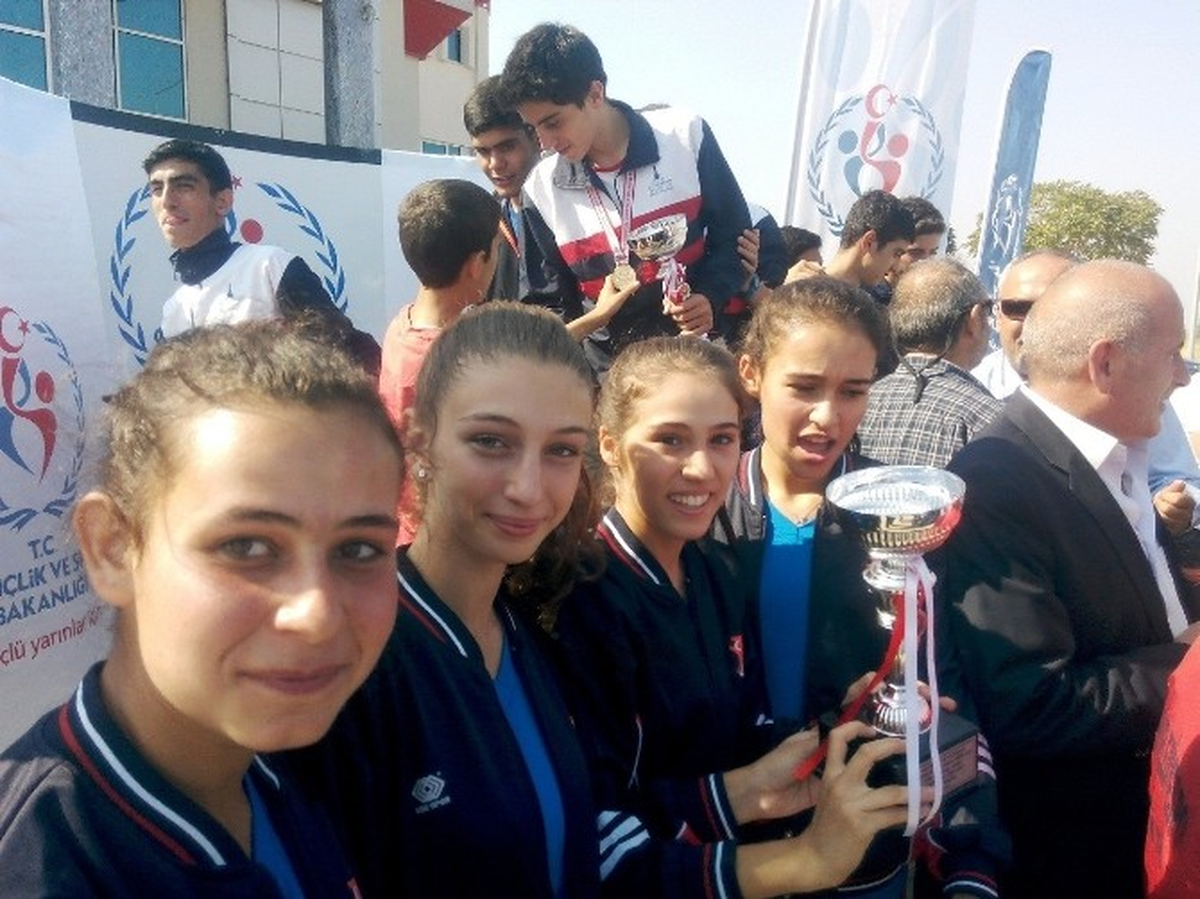 Denizli Bbsk\'lı Kızlar Krosta İkinci Oldu