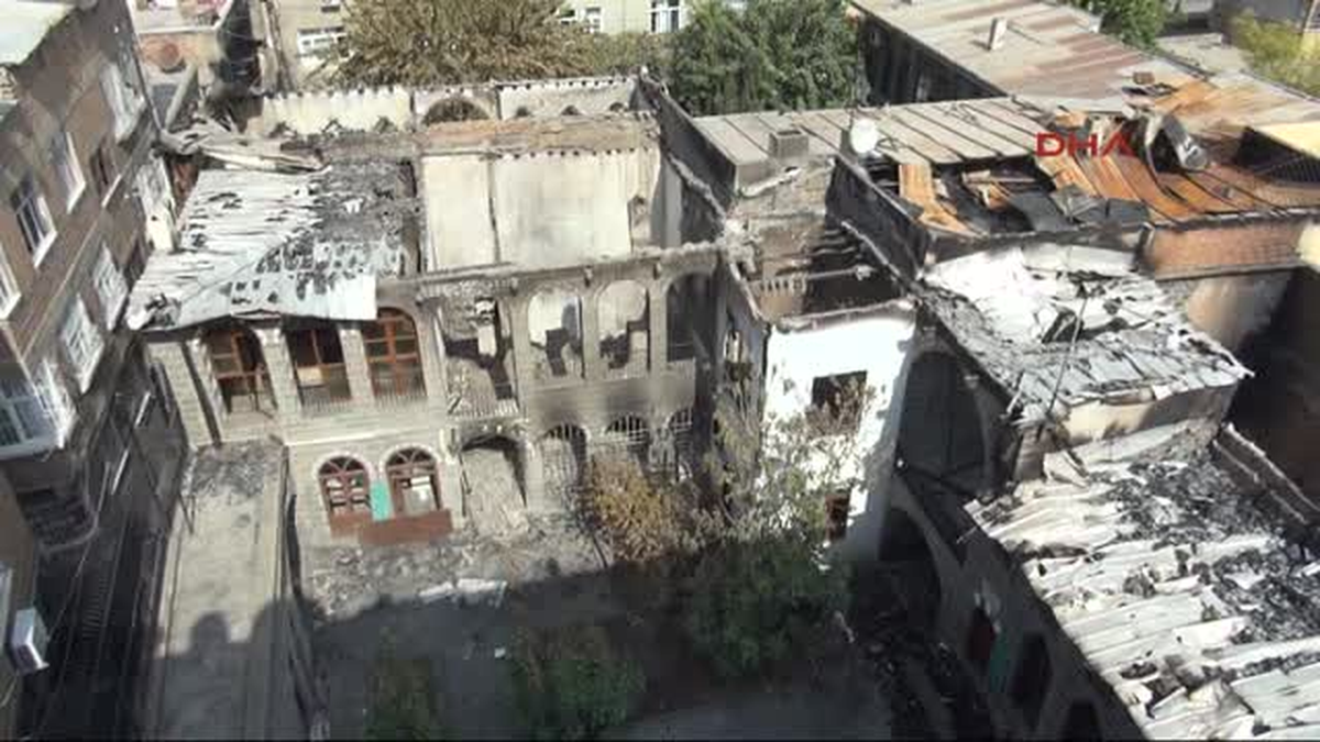 Diyarbakır\'daki Müze Yangınına Halk Müdahale Etmiş