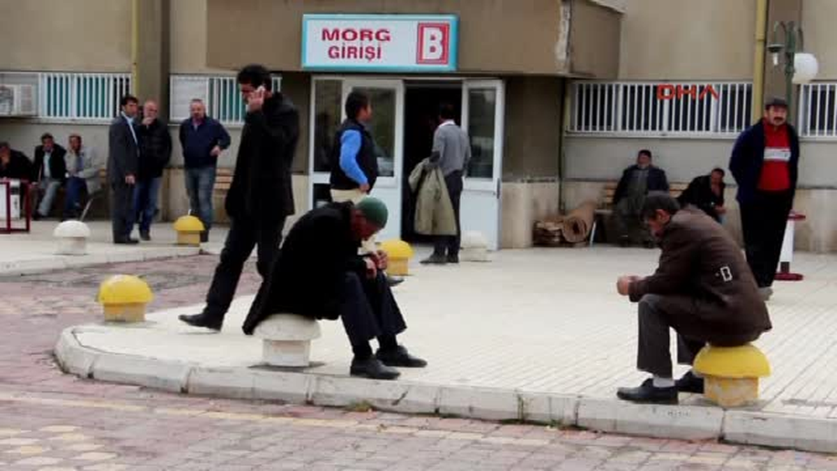 Elazığ Bingöl\'de 2 Polisi Şehit Eden PKK\'lının Cenazesini Ailesi Aldı
