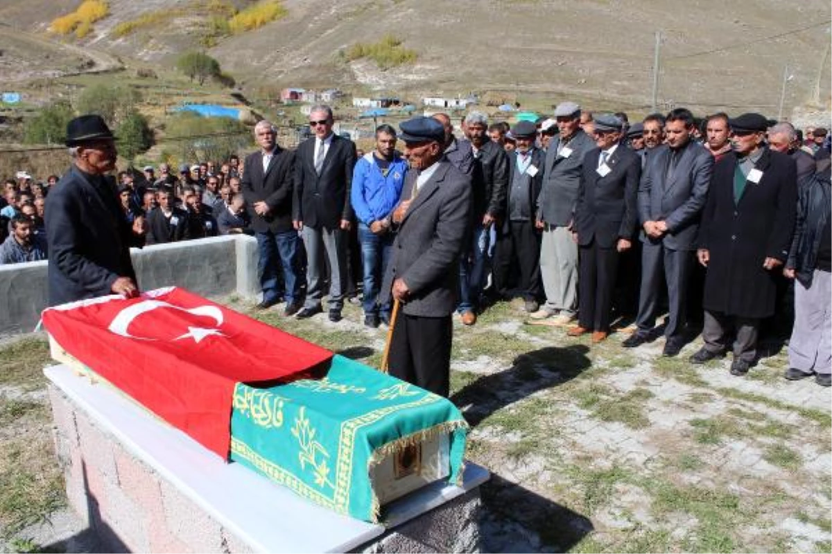 Esenyurt\'taki Kobani Olaylarında Ölen Mert, Toprağa Verildi