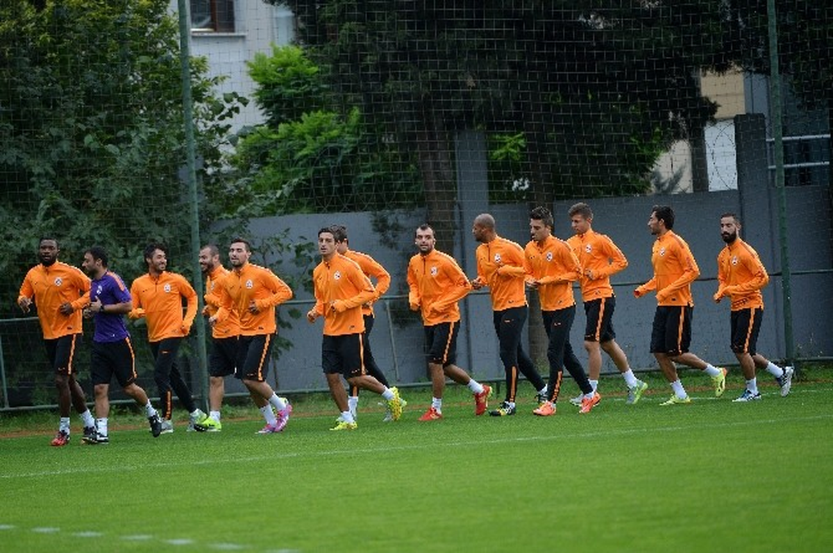 Galatasaray\'da Derbi Hazırlıkları Sürüyor