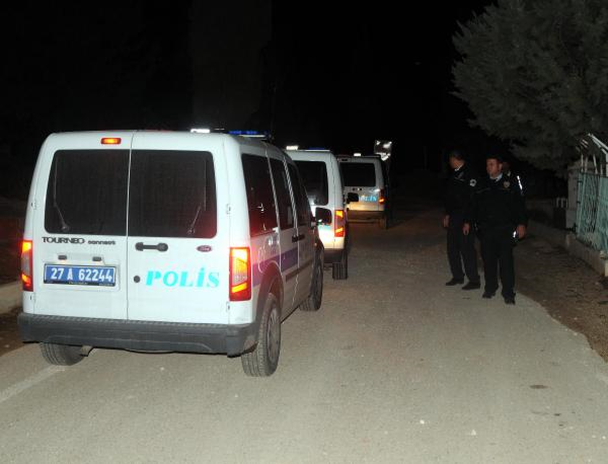 Gaziantep\'te Şüpheli Araç, Kovalamacayla Durduruldu