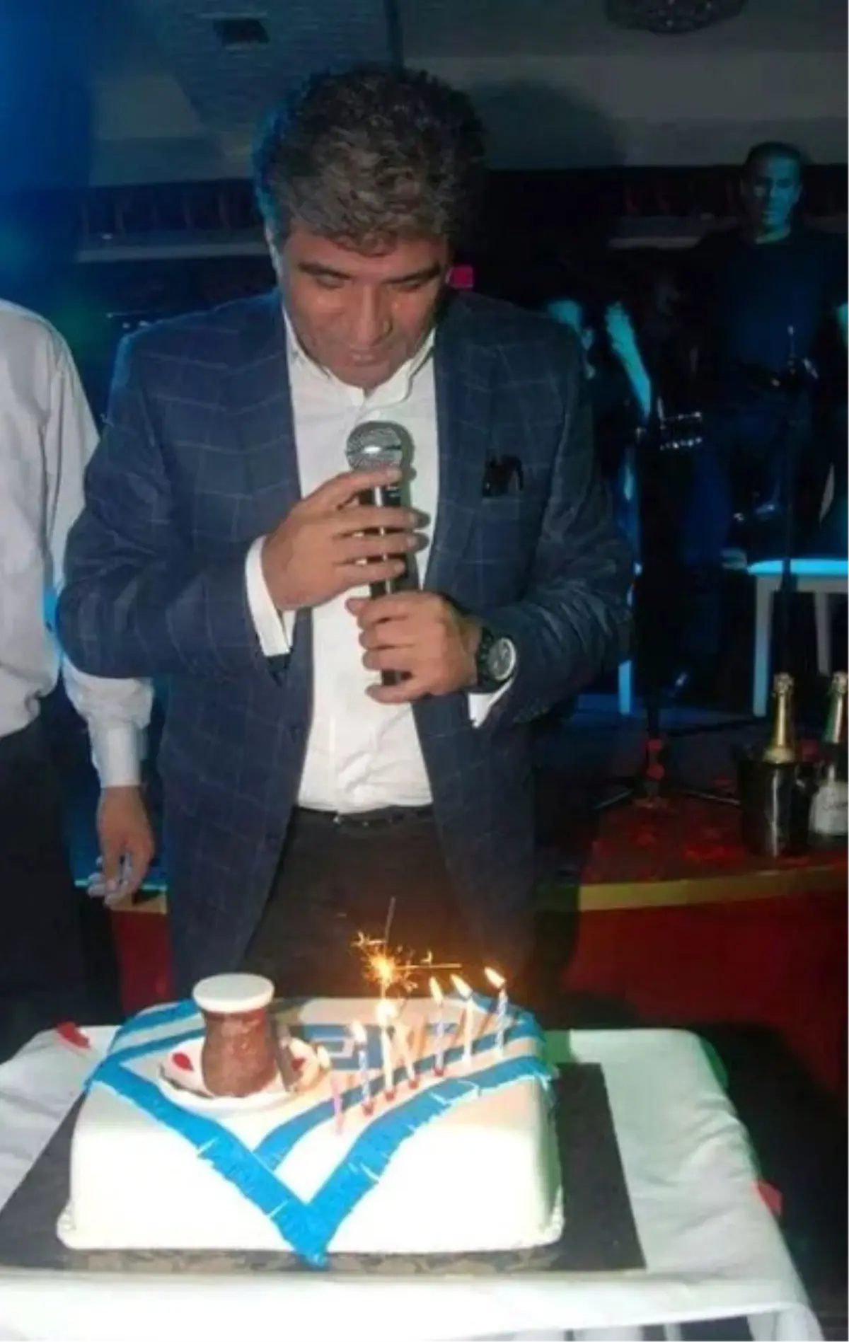 İbrahim Erkal\'e "Kıtlama Çaylı" Doğum Günü Pastası