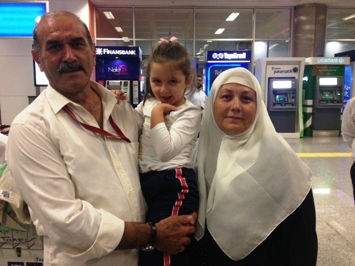 İlk Hacı Kafilesi İzmir\'de Alkışlarla Karşılandı