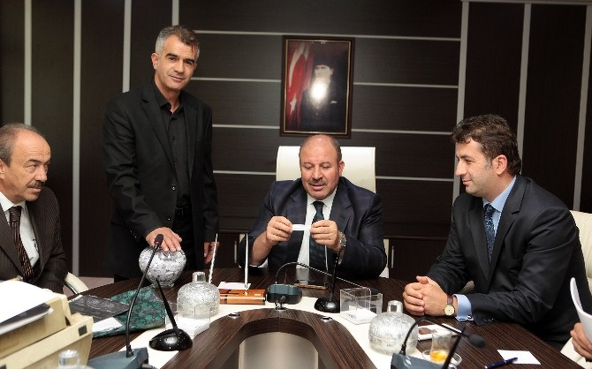 İşçi Alımı İçin Kura Çekildi
