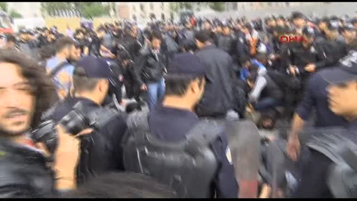 Işid Protestocularına Beyazıt Meydanı'nda Plastik Kelepçeli, Yaka-Paça Gözaltı 2-
