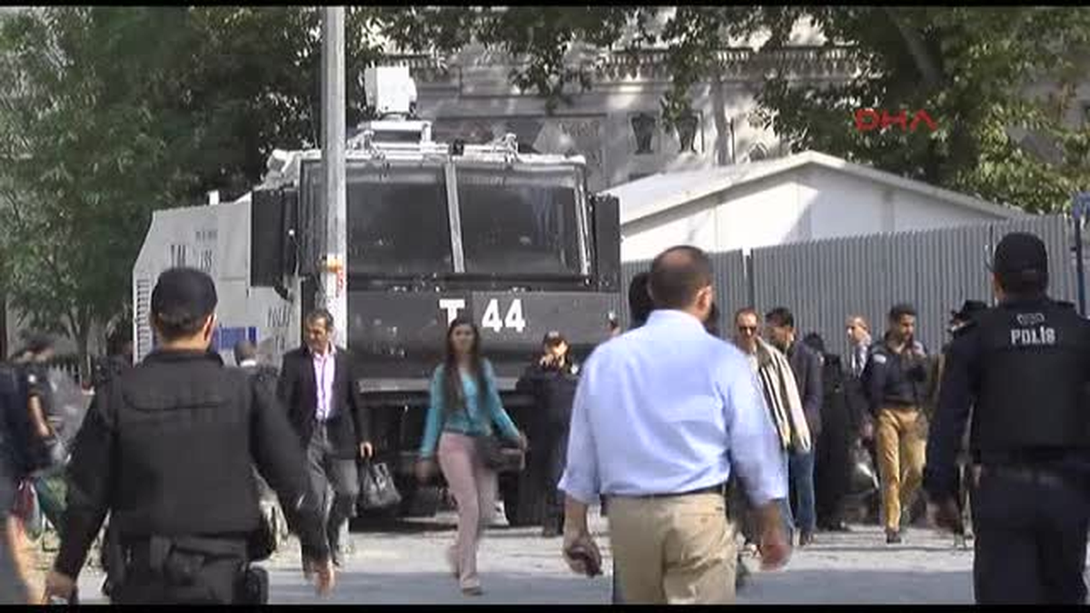 Işid Protestocularına Beyazıt Meydanı\'nda Plastik Kelepçeli, Yaka-Paça Gözaltı 1-