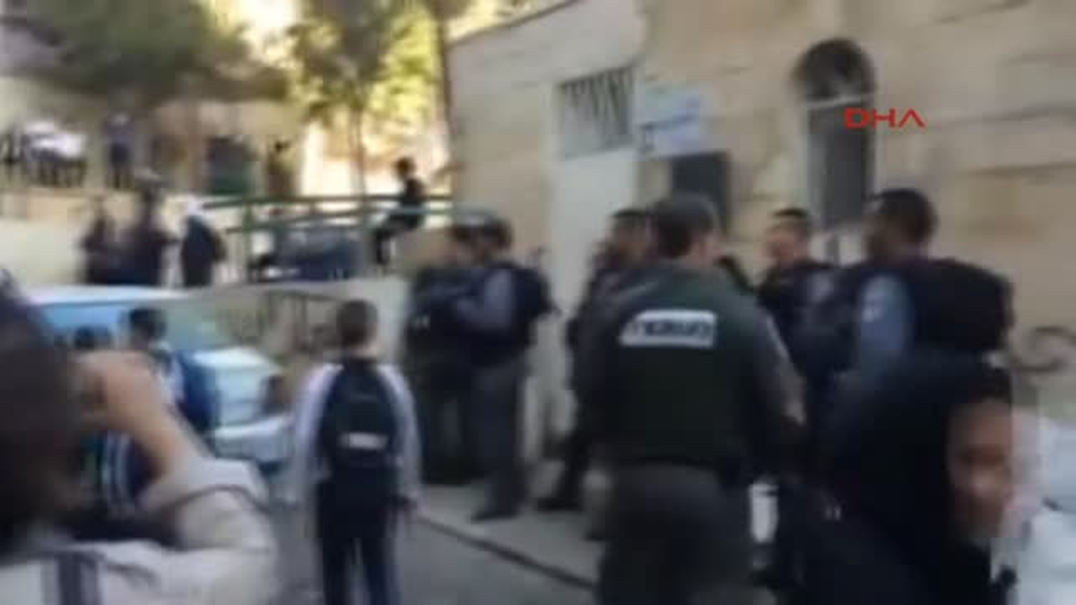 Mescid-i Aksa\'ya Girmeye Çalışan Müslümanlara Sert Müdahale