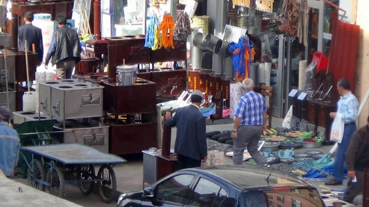 Kars\'ta Kaldırımlar İşgal Altında
