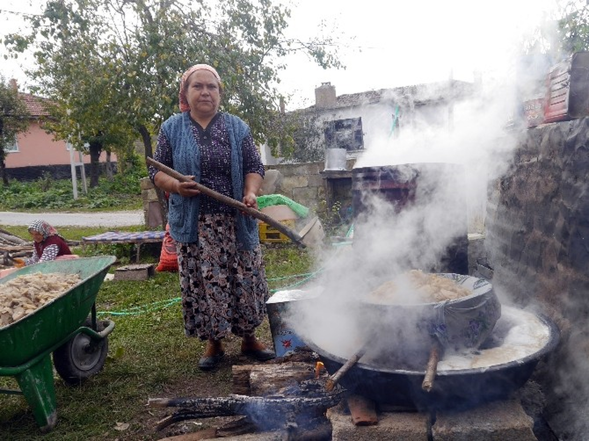 Kazanlar Pekmez İçin Kaynıyor