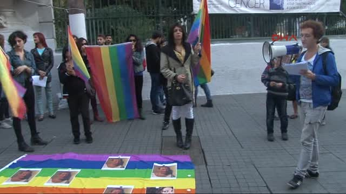 Kurtuluş\'taki Travesti Cinayeti Protesto Edildi