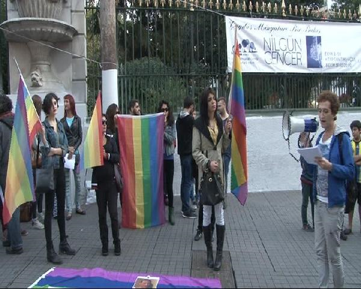 Kurtuluş\'taki Travesti Cinayeti Protesto Edildi