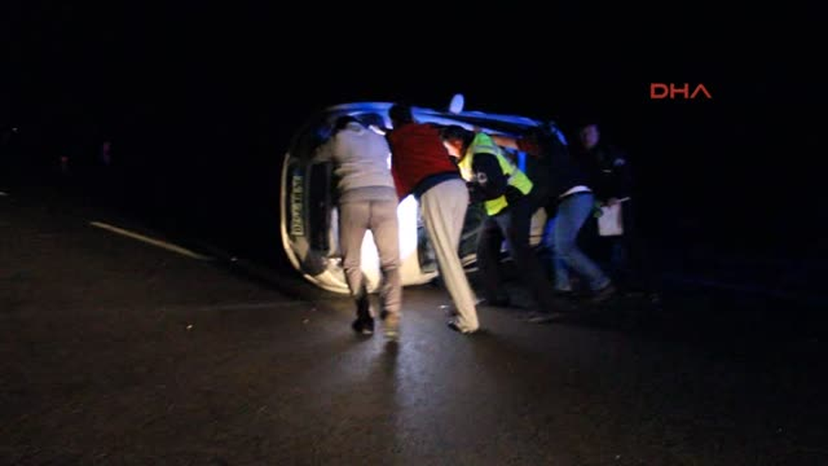 Kütahya Geyiğe Çarpan Otomobildeki 3 Kişi Yaralandı