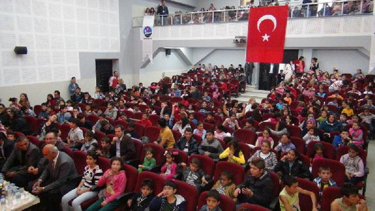 La Fonten Orman Mahkemesi\'nde\' Kars\'ta Çocuklarla Buluştu