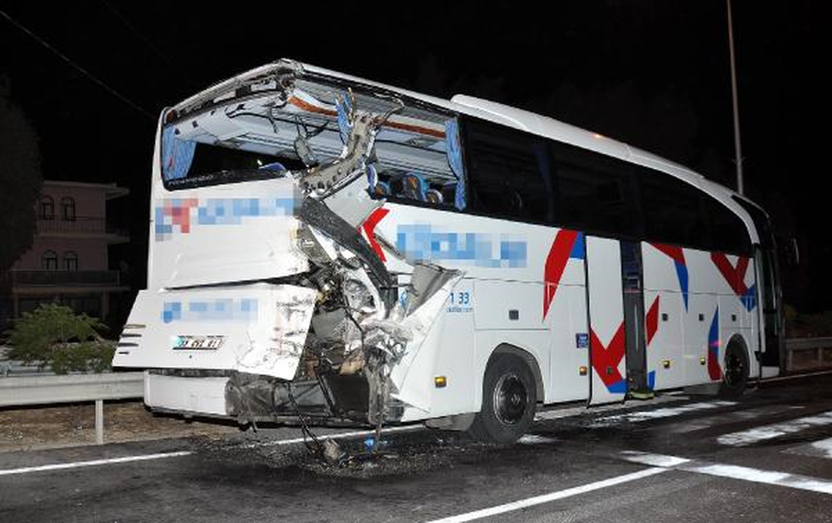 Manavgat\'ta Trafik Kazası: 3\'ü Turist 4 Yaralı