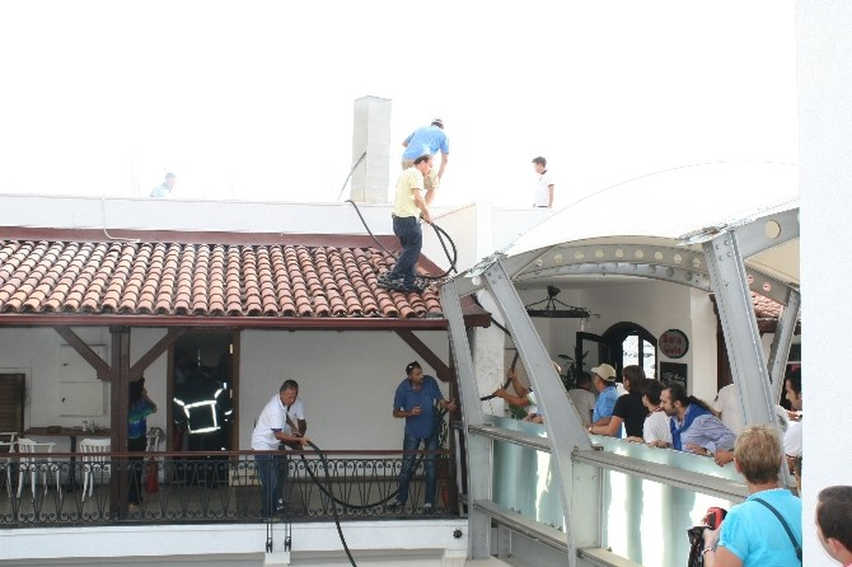 Marina Çarşısı\'nda Yangın Paniği