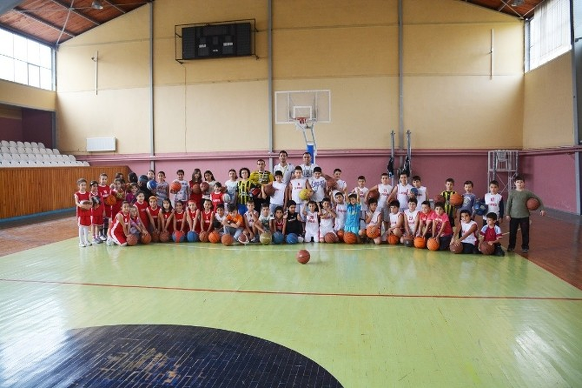Sandıklı\'da Basketbol Kursuna Yoğun İlgi