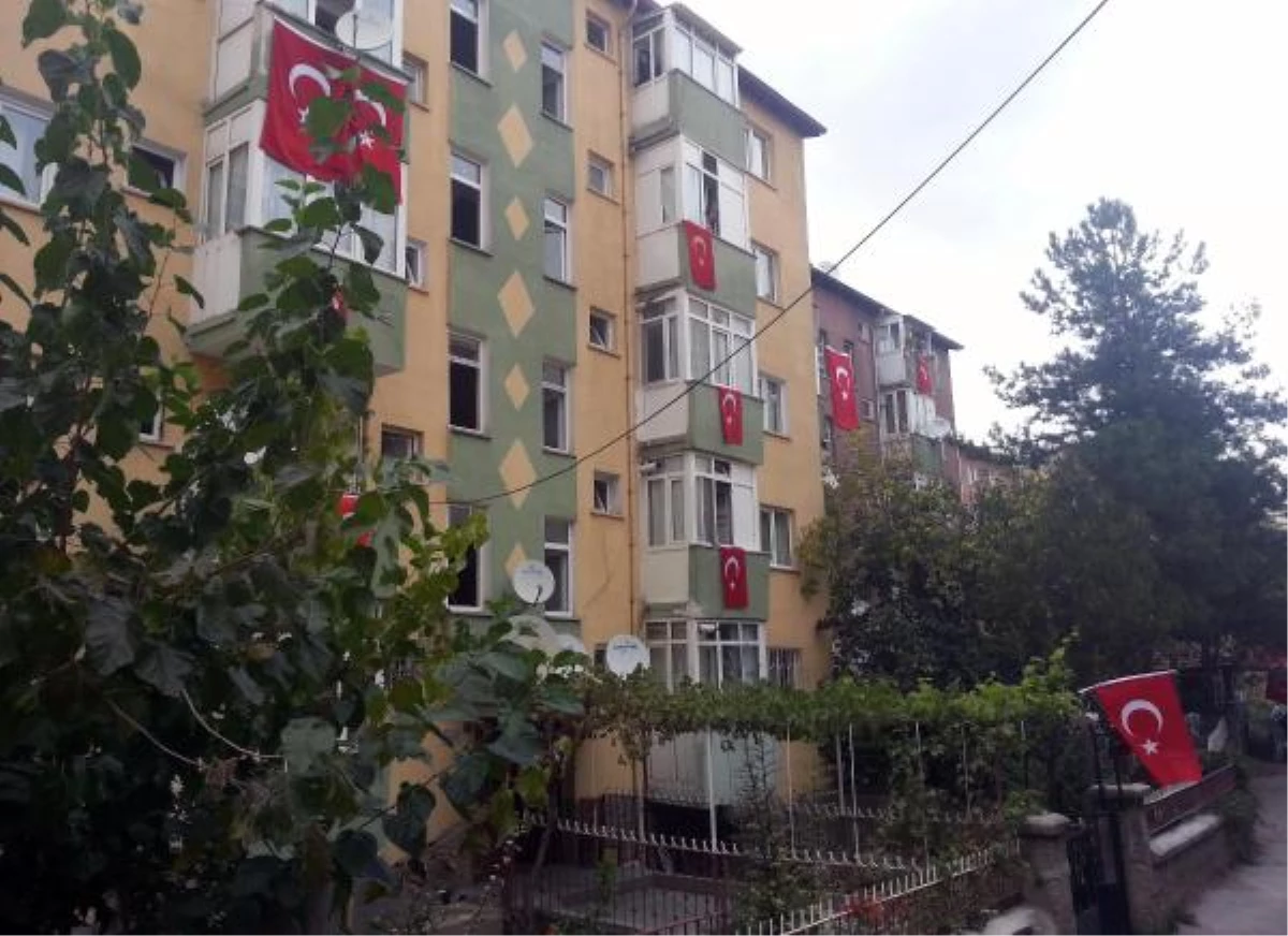 Şehidin Mahallesi Türk Bayraklarıyla Donatıldı
