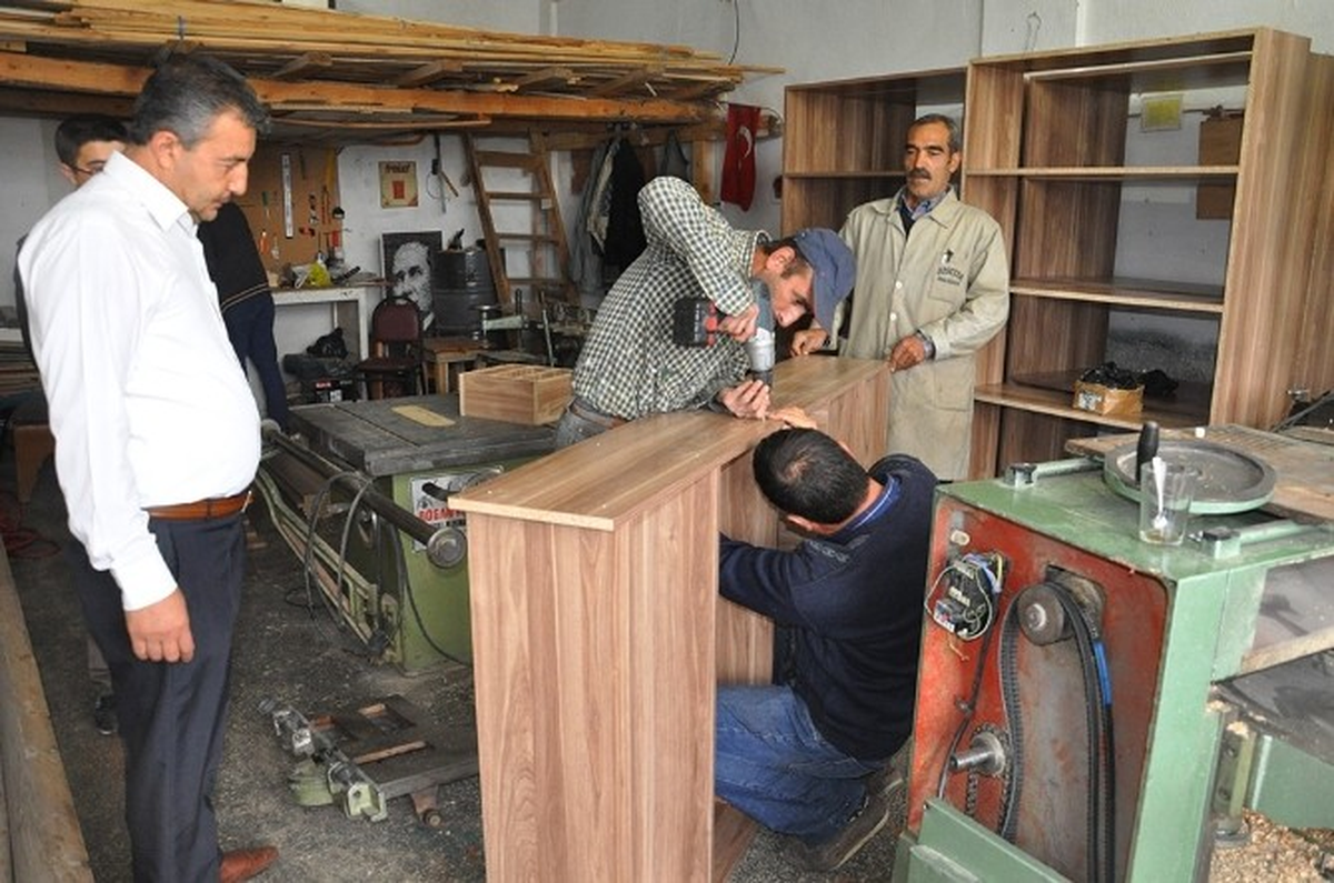 Seyitgazi Belediyesi Kendi Marangoz Atölyesini Kurdu