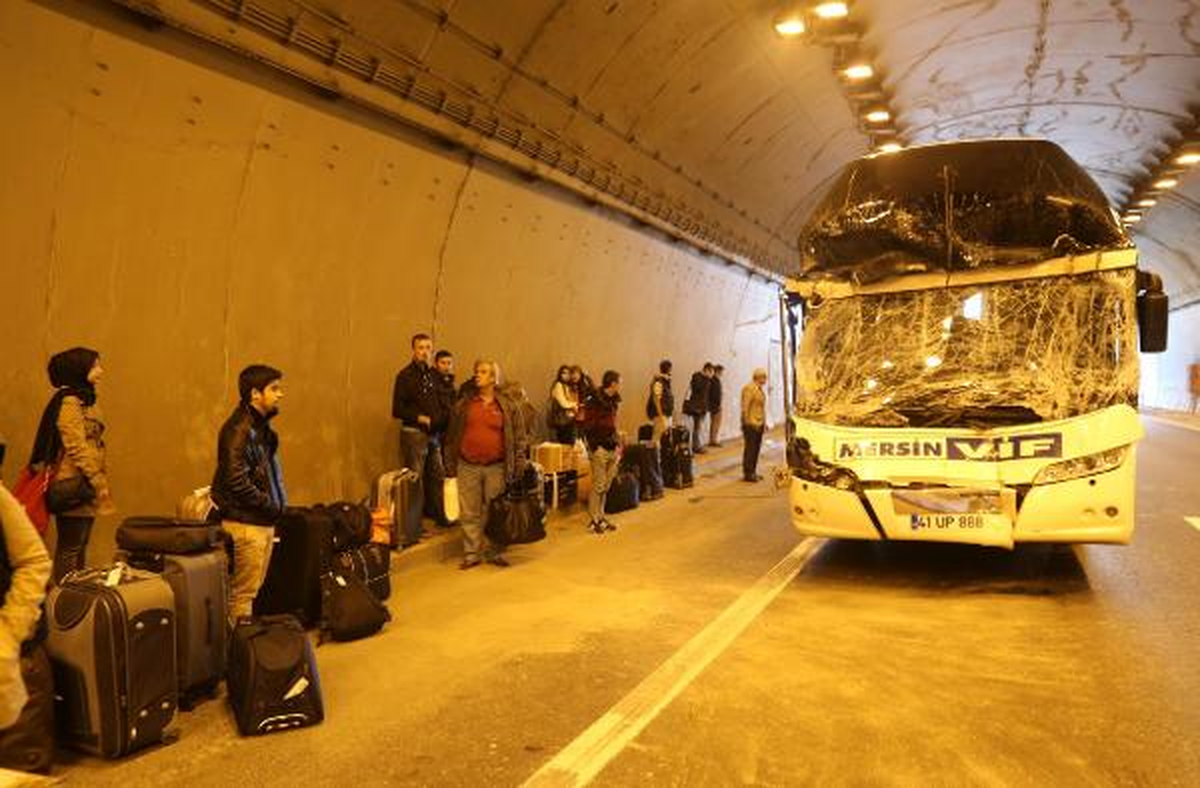 Tünel İçindeki Kaza Ucuz Atlatıldı
