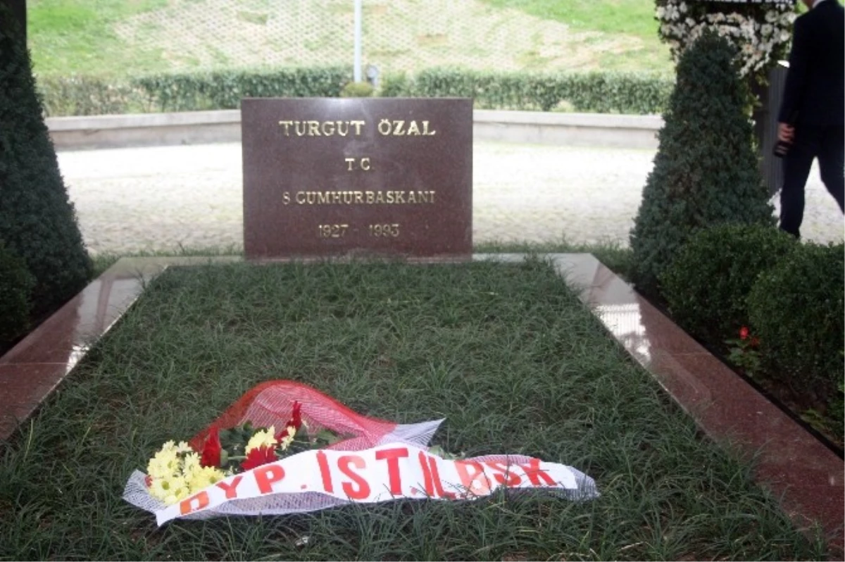 Turgut Özal, Doğum Gününde Mezarı Başında Anıldı