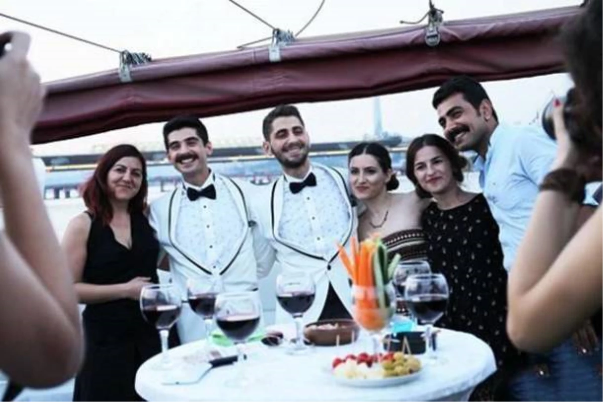 Türkiye\'nin İlk Eşcinsel Evliliğini Yaptılar Hayatları Kabusa Döndü