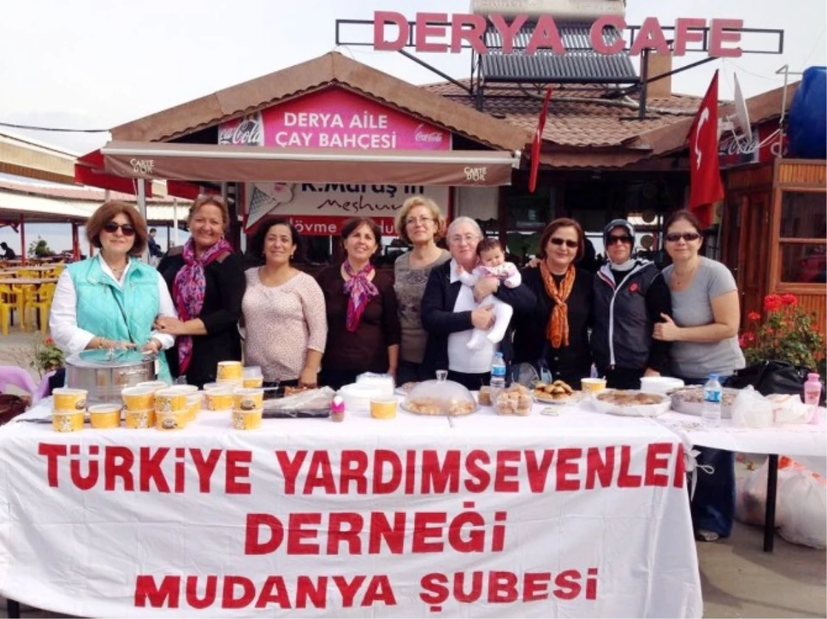 Yardımsever Kadınlardan Aşure Kermesi