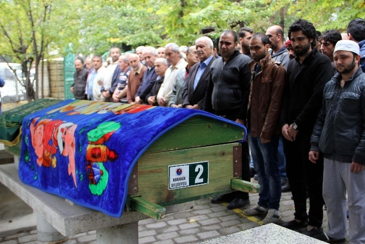 Karabük\'te 7. Kattan Düşen Iraklı Bebek Toprağa Verildi