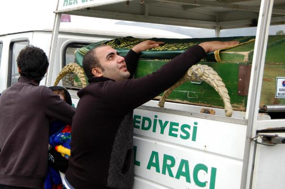 Karabük\'te 7. Kattan Düşerek Ölen Iraklı Bebek Toprağa Verildi