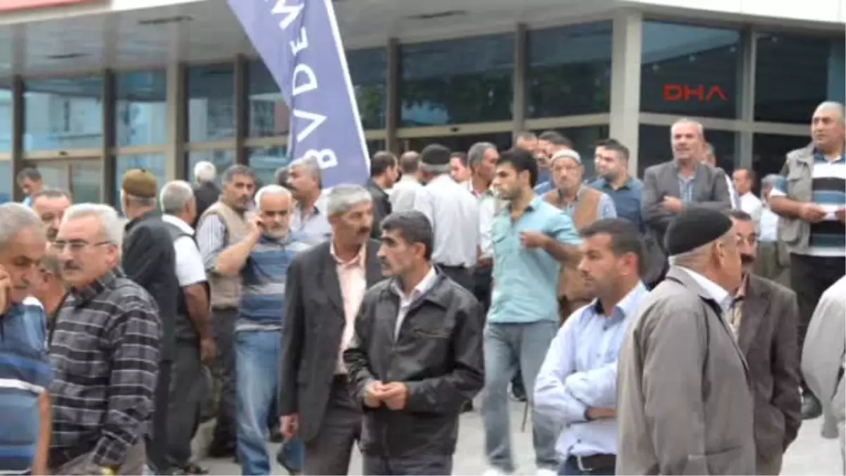 Adana'da Kürtçe Gazete Dağıtıcısına 2 Kurşun