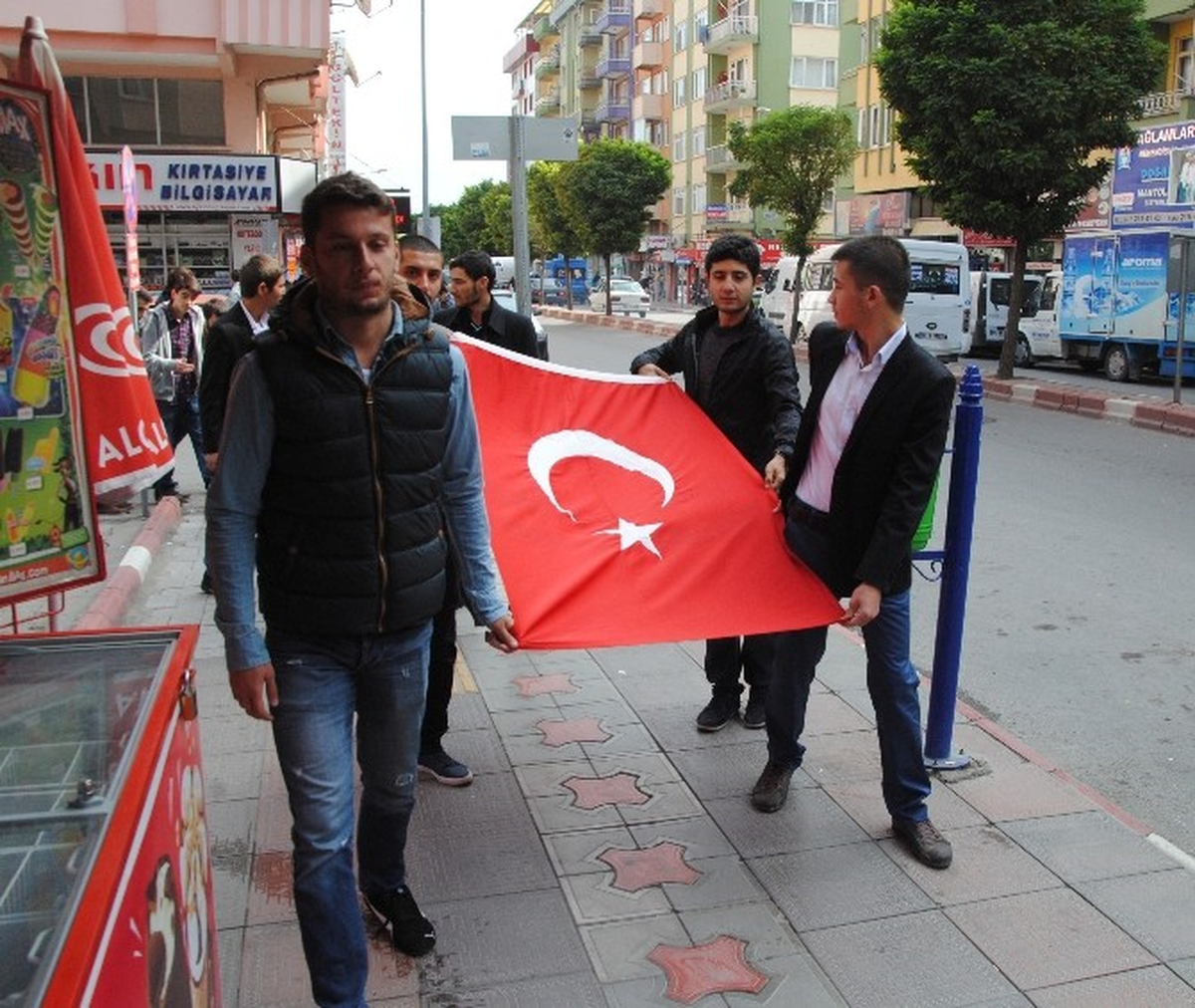Afyonkarahisar\'da Bayrak Yürüyüşü