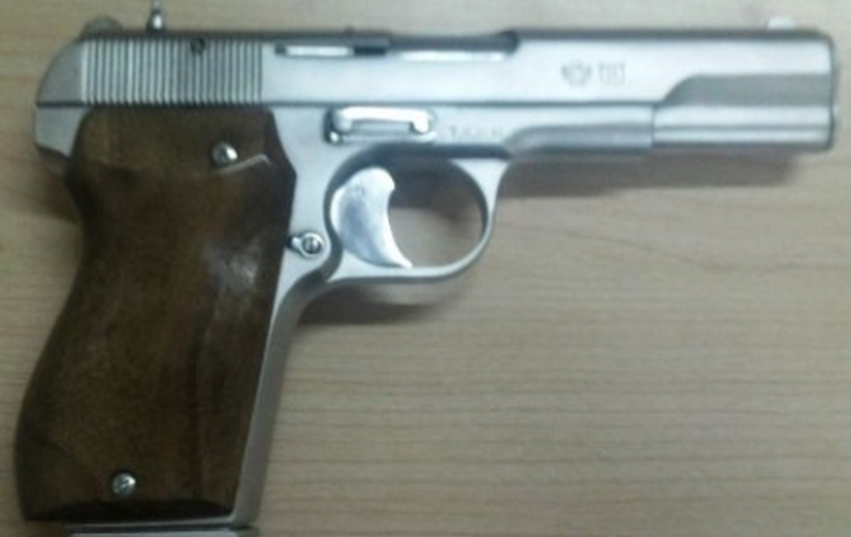 2 Kişi Üzerinde 2 Tabanca ve Fişekler Ele Geçirildi