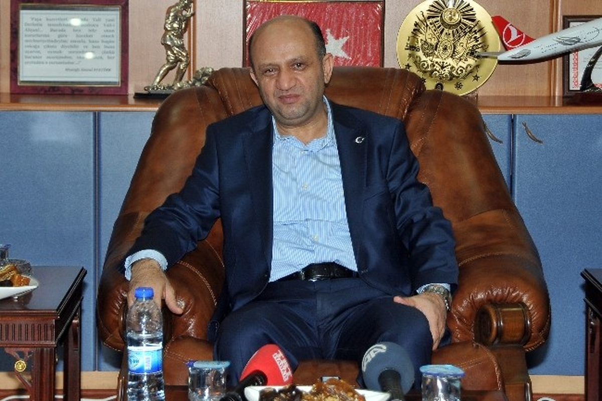 Bakan Yılmaz ve Işık, Kocaeli Valisi Güzeloğlu\'nu Ziyaret Etti