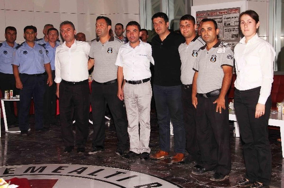 Belediye Personelinden Başkan Genç\'e Sürpriz Doğum Günü