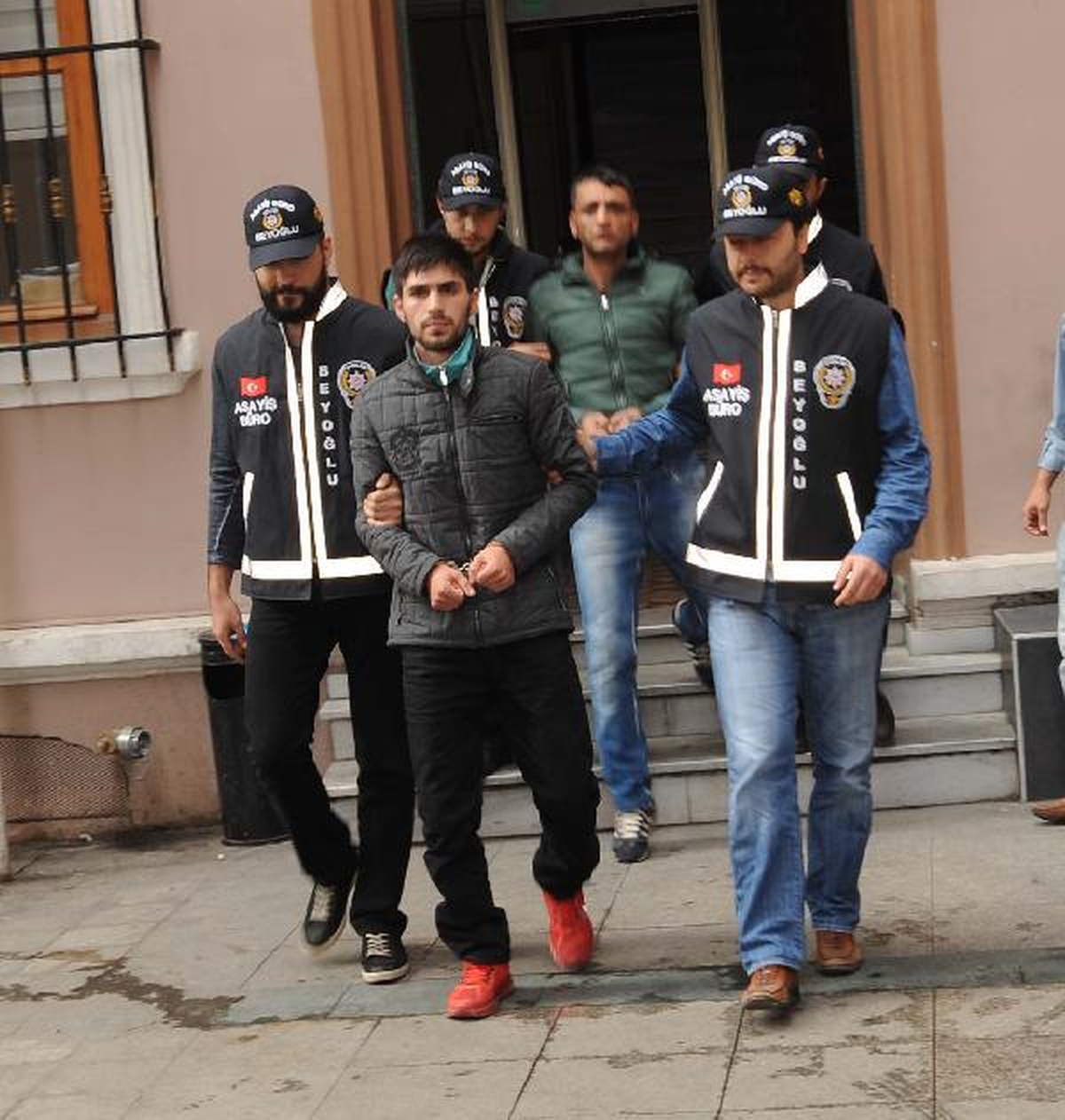 Beyoğlu\'nda Sahte Polisler, Gasp Yaptı