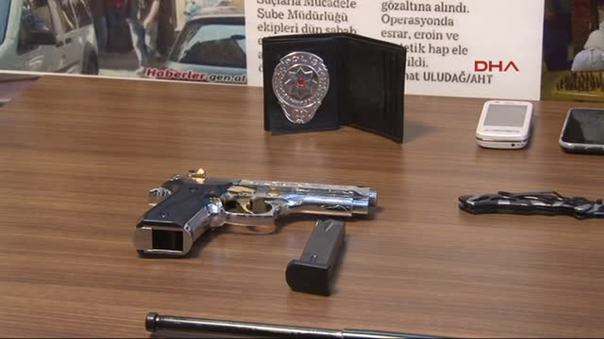 Beyoğlu\'nda Sahte Polisler, Gasp Yaptı
