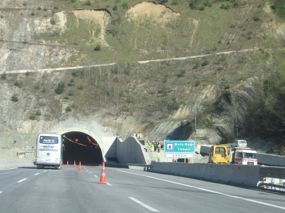 Bolu Dağı Tüneli Geceyarısı Temizlik İçin Kapatılacak