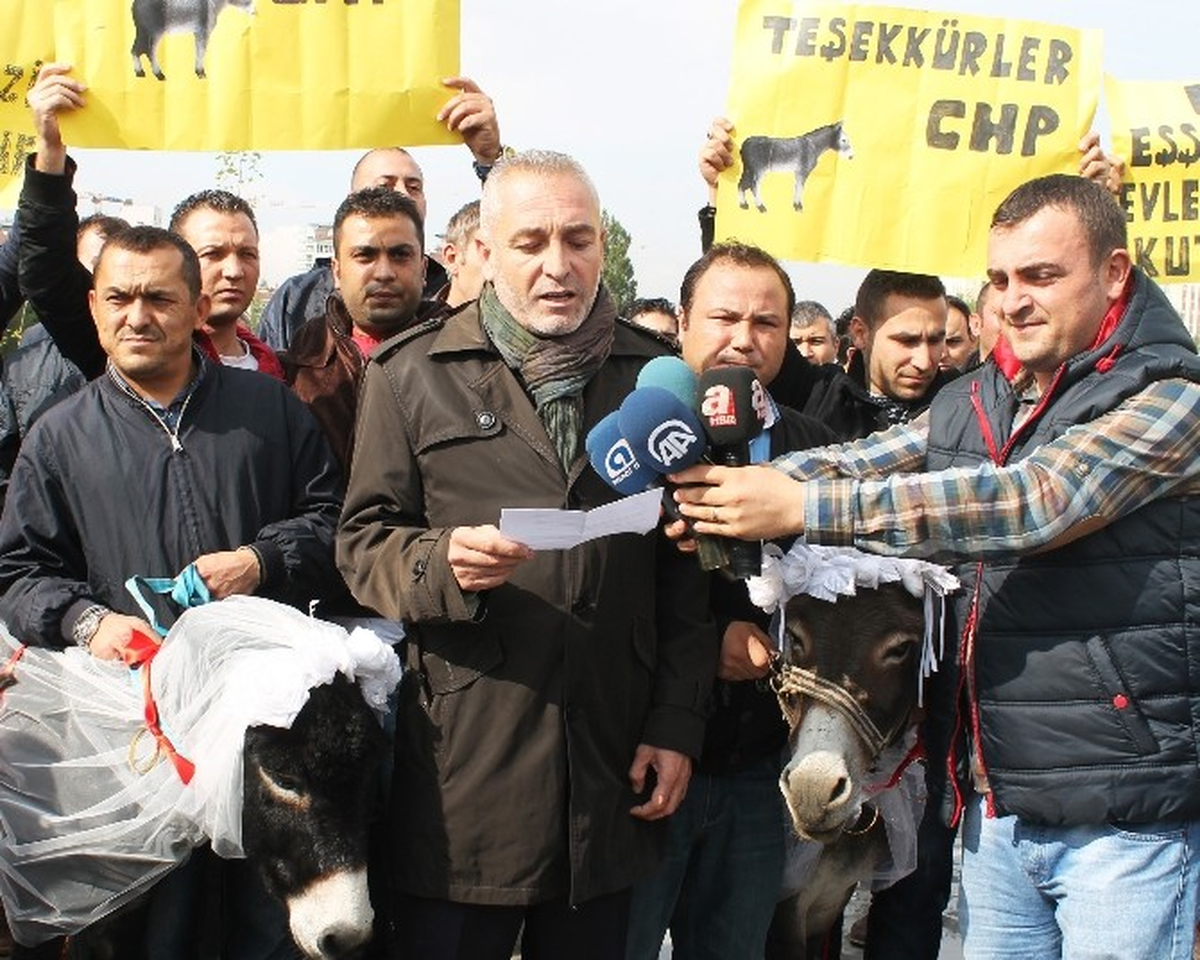 CHP Genel Merkezi Önünde İlginç Eylem