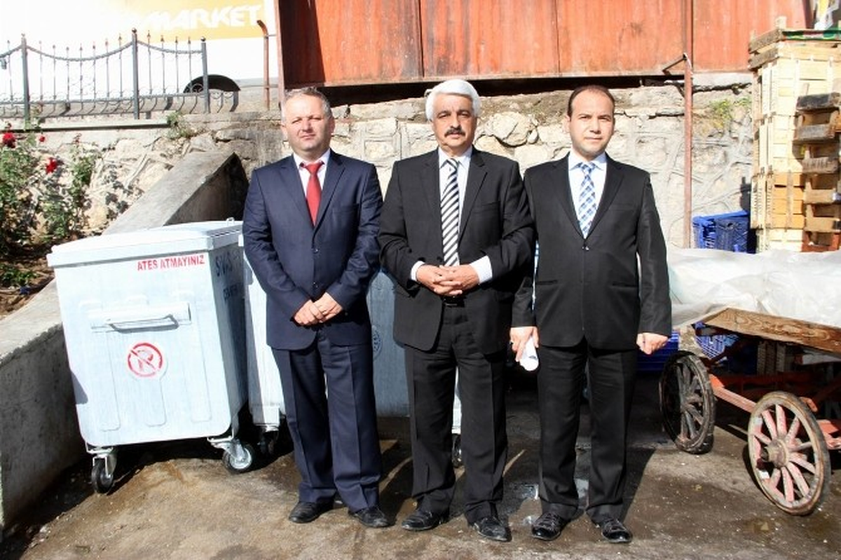 Sivas\'ta Çöp Konteynerleri Yenileniyor