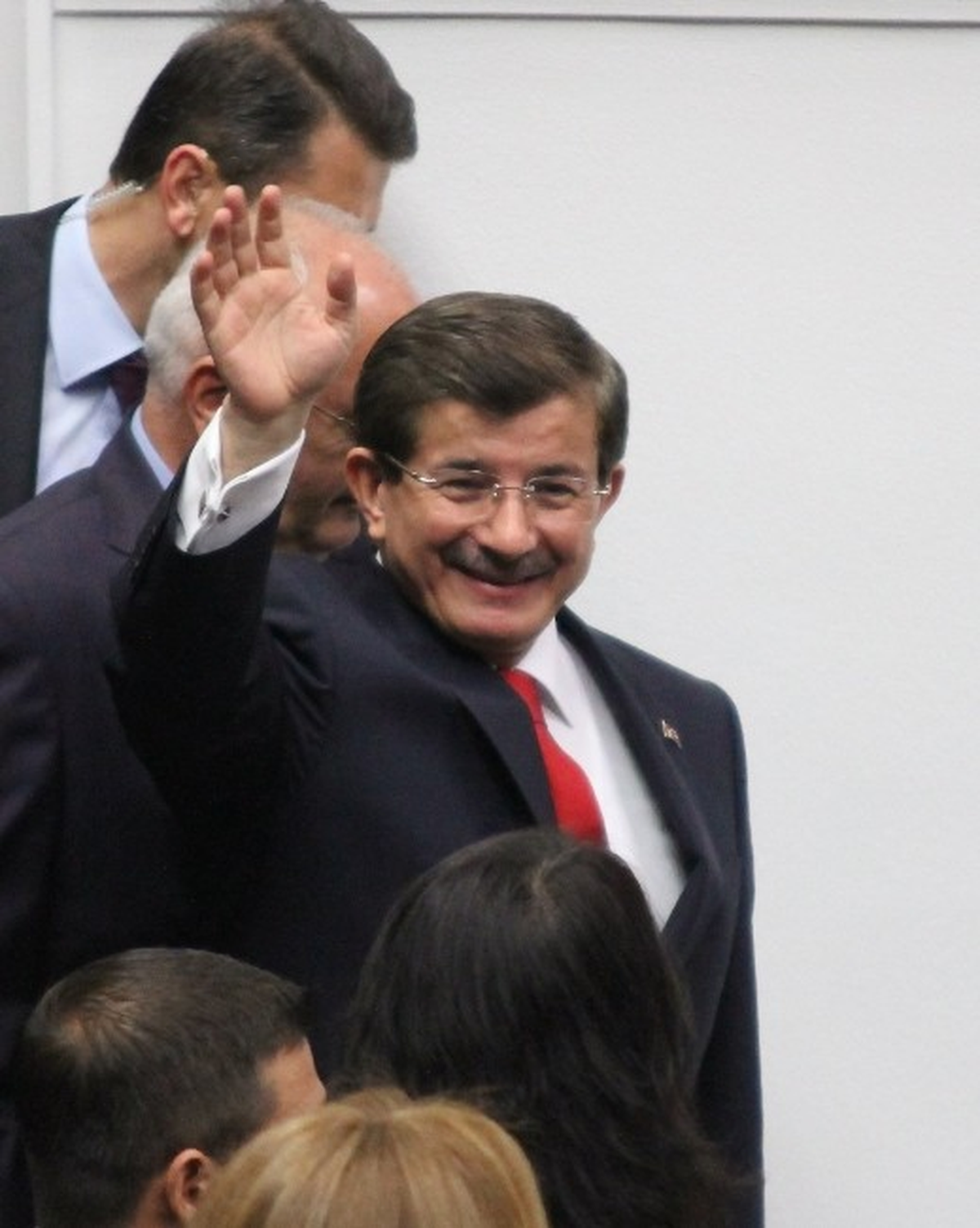Davutoğlu: "Seçimlerde Darbe Yemiş Vesayetçiler, 2015 Seçimlerini İpotek Altına Almaya Çalışıyor"
