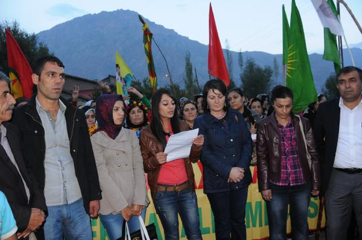 Hakkari\'de Kobaniye Destek Yürüyüşü