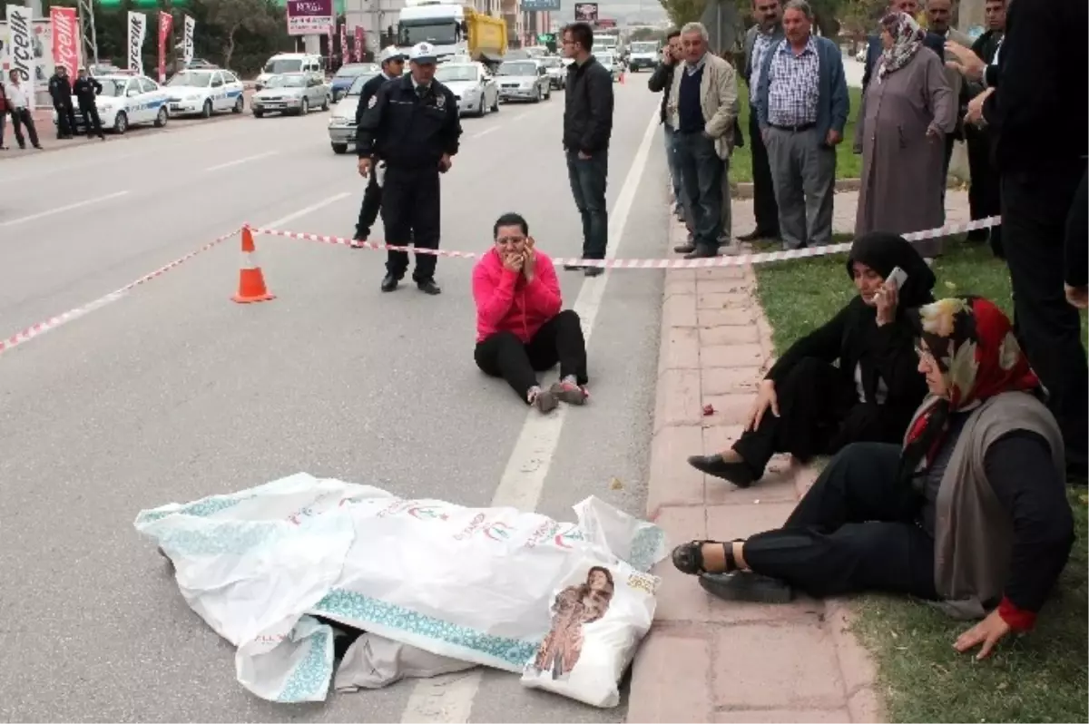 Yaşlı Kadın Hastane Dönerken Araba Çarptı