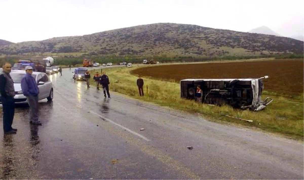 Isparta\'da Trafik Kazası: 1 Ölü, 15 Yaralı