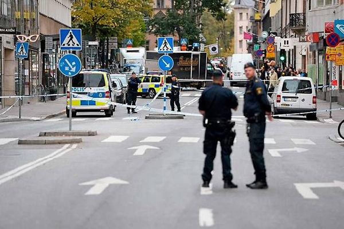 İsveç\'te Bir Saatte Üç Soygun ve İki Bomba Tehdidi